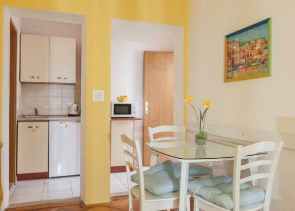 Apartmani Niko Podgora Exterior photo